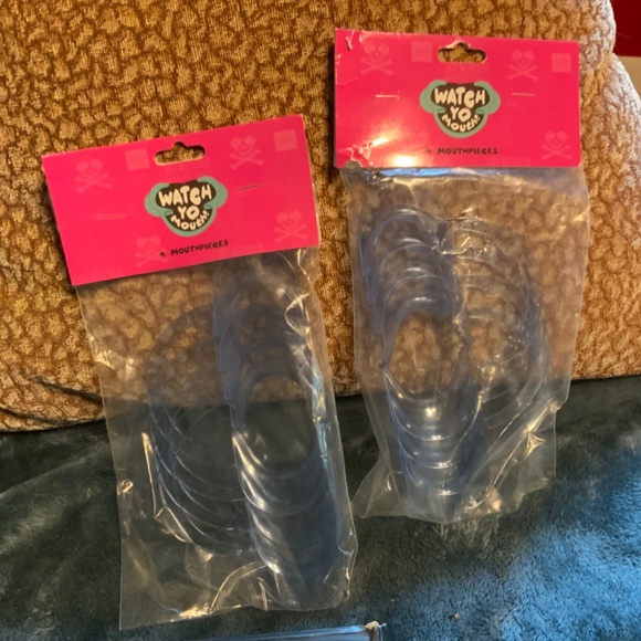 Watch Yo Mouth card game with never used mouth pieces & X-rated expansion packs - Picture 4 of 4